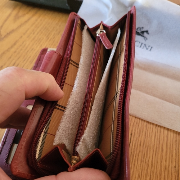 Ladies Leather Wallet - Picture 4 of 9